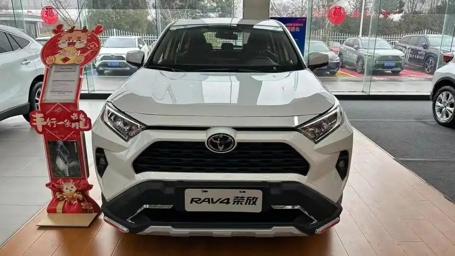 丰田 RAV4 荣放全解析：2.0L 动力、车长近 4.6 米、性价比真香