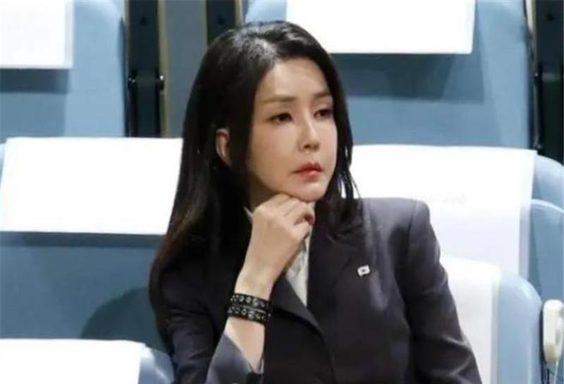 韩国总统尹锡悦面临死刑指控                           