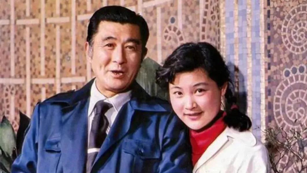 能认出来的就得知年龄了，右边的在80年代很红