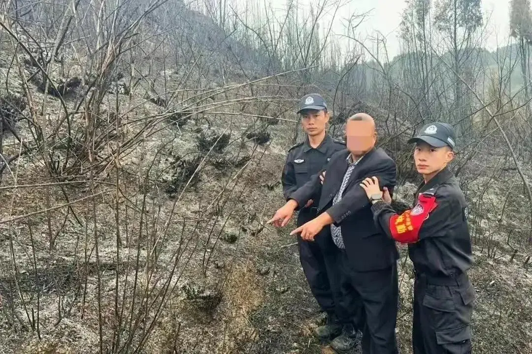 终于逮到了！贵州纵火事件的罪魁祸首终于落网。

看看这个老头所犯下的滔天罪行，1