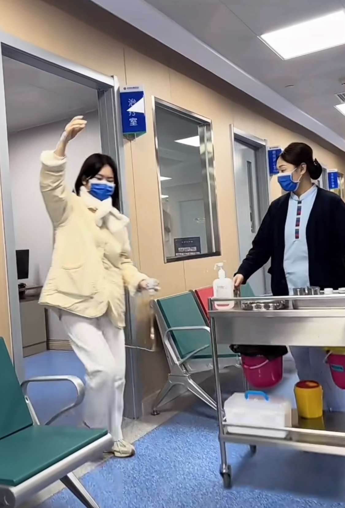 这姑娘是真的病了