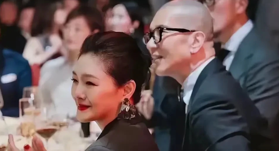 不可思议，大曲线闺蜜接手卤蛋！

三年走一个，真有胆大的，不怕自己再被卤蛋克了吗