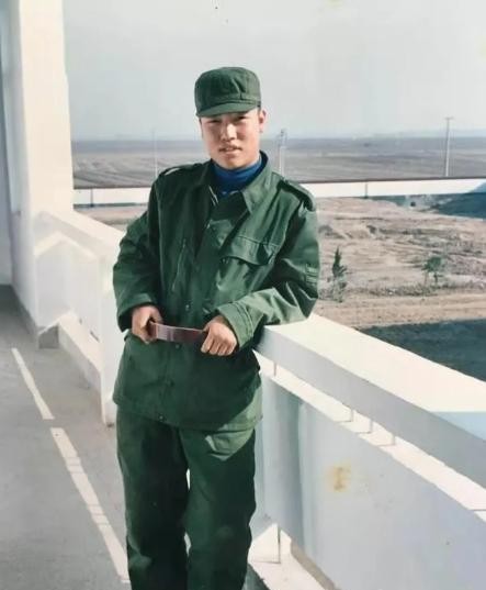 贾冰从青涩小伙到喜剧新王

                          