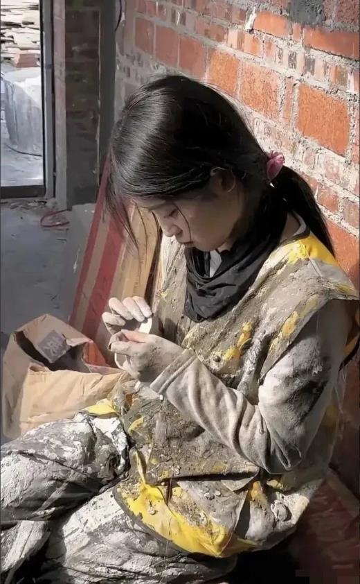 工地太苦，细皮嫩肉受不了了