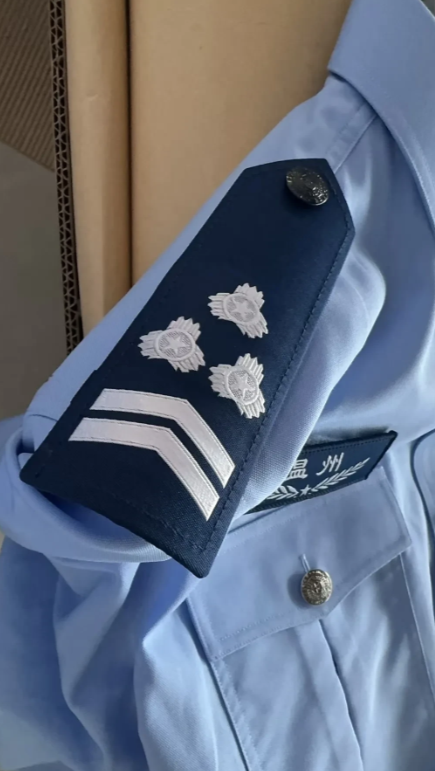 在温州干了快二十年的辅警，终于升上了一级辅警，也可以称为“辅警王”！
很多当年一