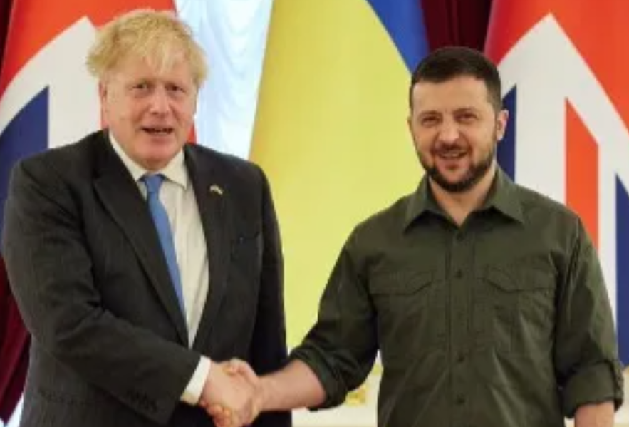 英国前首相约翰逊今天（2月16号）发文说：“唐纳德·特朗普领导下的美国致力于维护