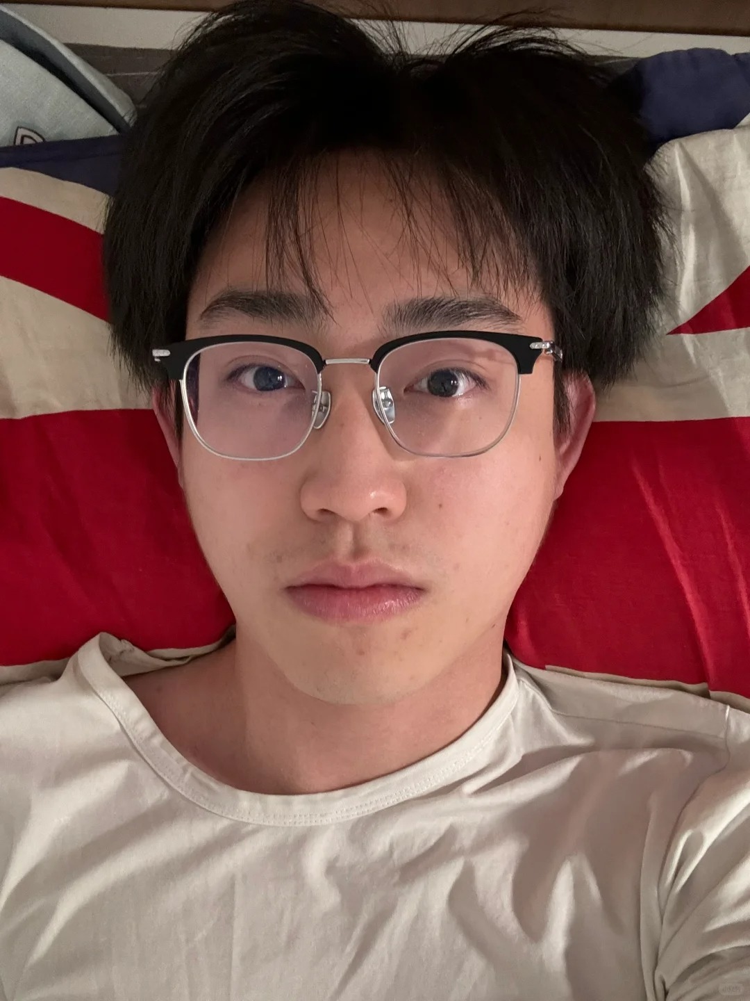 这样的长相去相亲算受欢迎的吗
诚实地说裸足只有174，25岁今年毕业 长的可能显