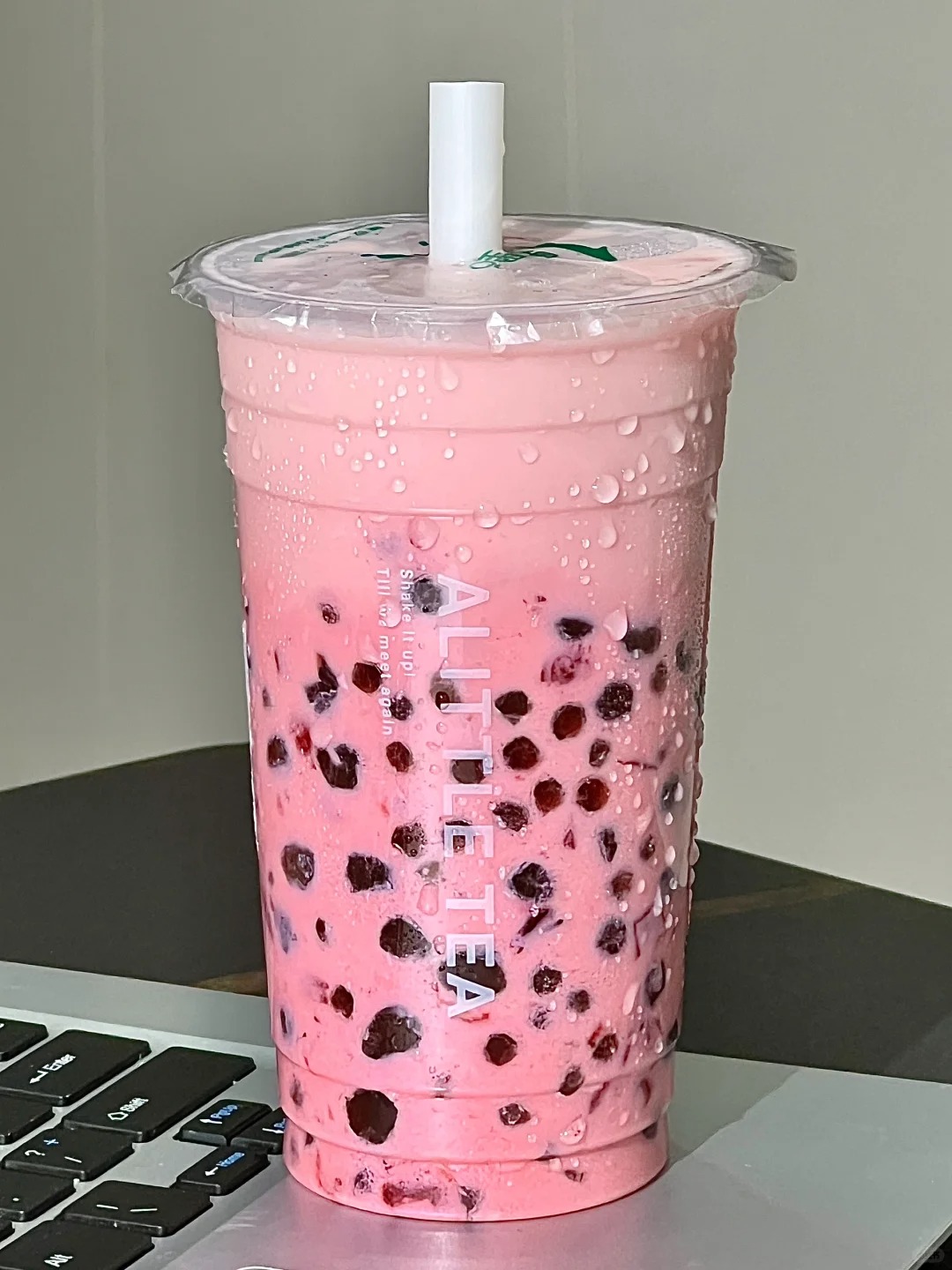 后悔只点了中杯…好喝到无语了！！
感谢一点点邀请品鉴！蔓越莓奶绿➕波霸 ➕珍珠➕