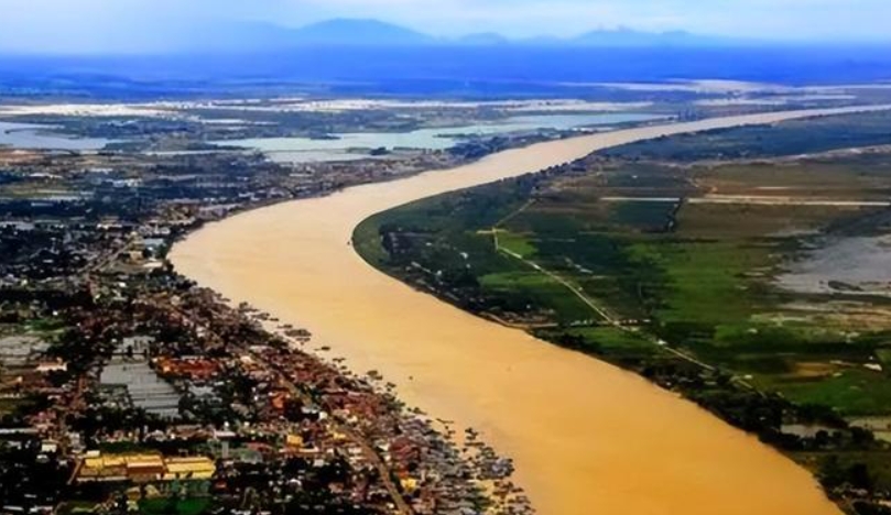 要小心越南狗急跳墙。
柬埔寨这次修运河，越南嘴上说支持和理解，但谁知道他心里怎么