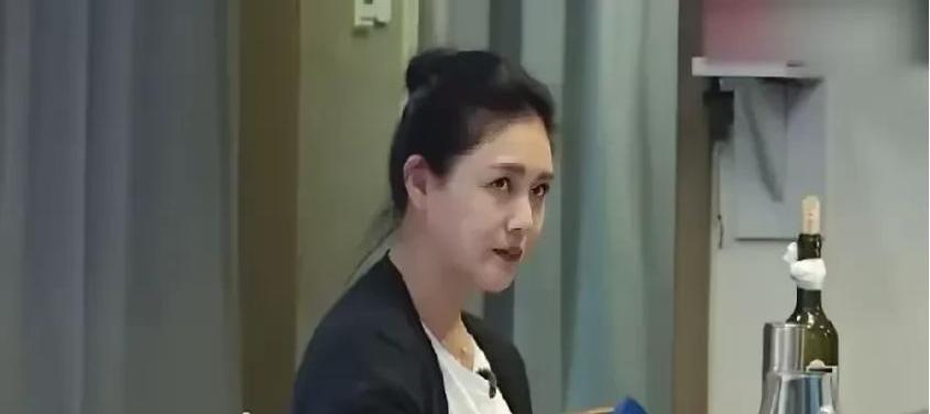 大S最近对前夫汪小菲的态度引发热议。
原本汪小菲每月可以见孩子四次，但现在被单方