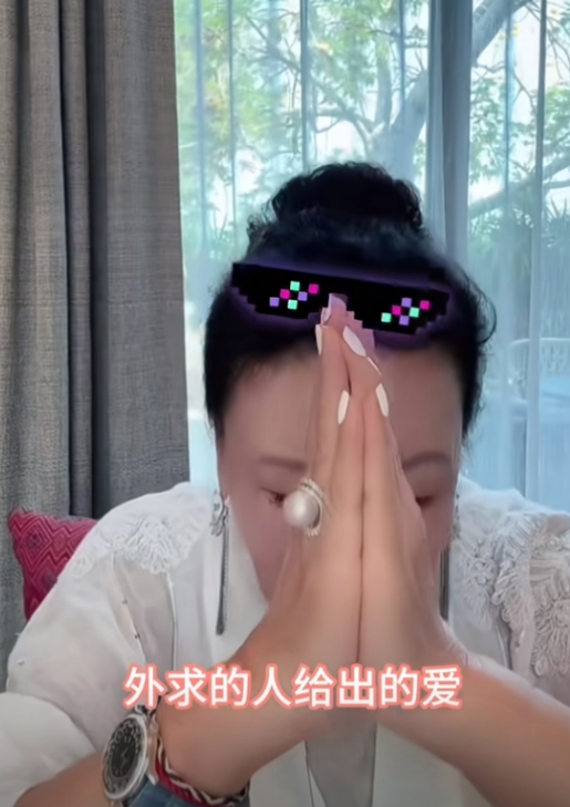 这几天的网络热搜，有一半跟大S有关。生前的她就纠纷不断，死后依然被牵挂、被议论。
