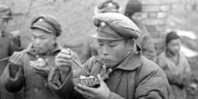 1948年12月底的一天，国民党74军军长邱维达接到报告，说在阵地前方发现一头宰