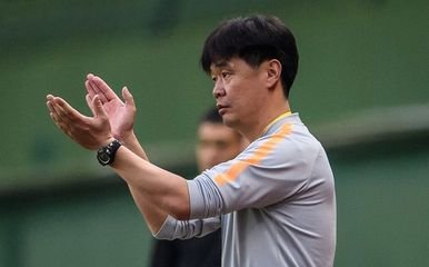  
 
从今晚两场亚冠比赛看球队现状：上海上港与山东泰山呈现出截然不同的竞技状态