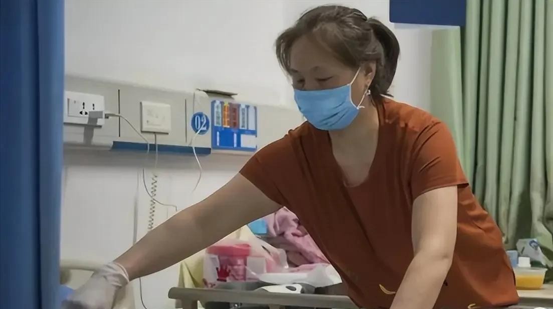 啥？以后住院不用自己找人伺候了？医院直接包了！一天才60块钱，这好事儿是真的吗？