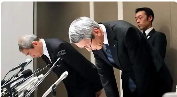 日本人给外界的印象似乎总是彬彬有礼，尤其在各种国际场合，他们的礼貌行为让人称道。