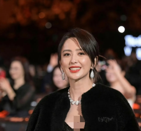 不得不说佟丽娅是最清醒的女人之一，
和陈思诚离婚，
她不哭不闹不恨对方，
而是以