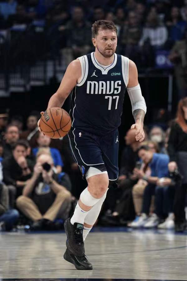 现在的NBA联盟中，因为攻防节奏增加，球员获得三双要比以前容易很多，而目前所有球