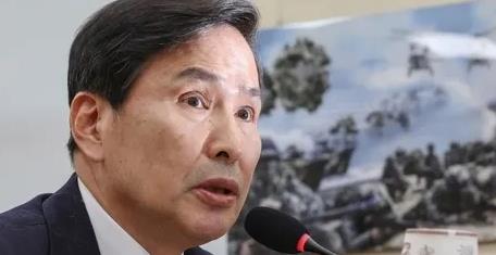 尹锡悦事儿越闹越大，都涉及到军队了！
就在刚刚，韩国国防部代理部长金善镐正式宣布