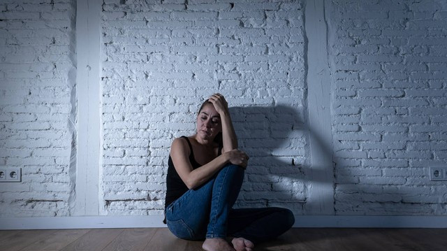 跟妹妹相依为命，她残疾后，我带她嫁给有钱人，却不料家庭被毁