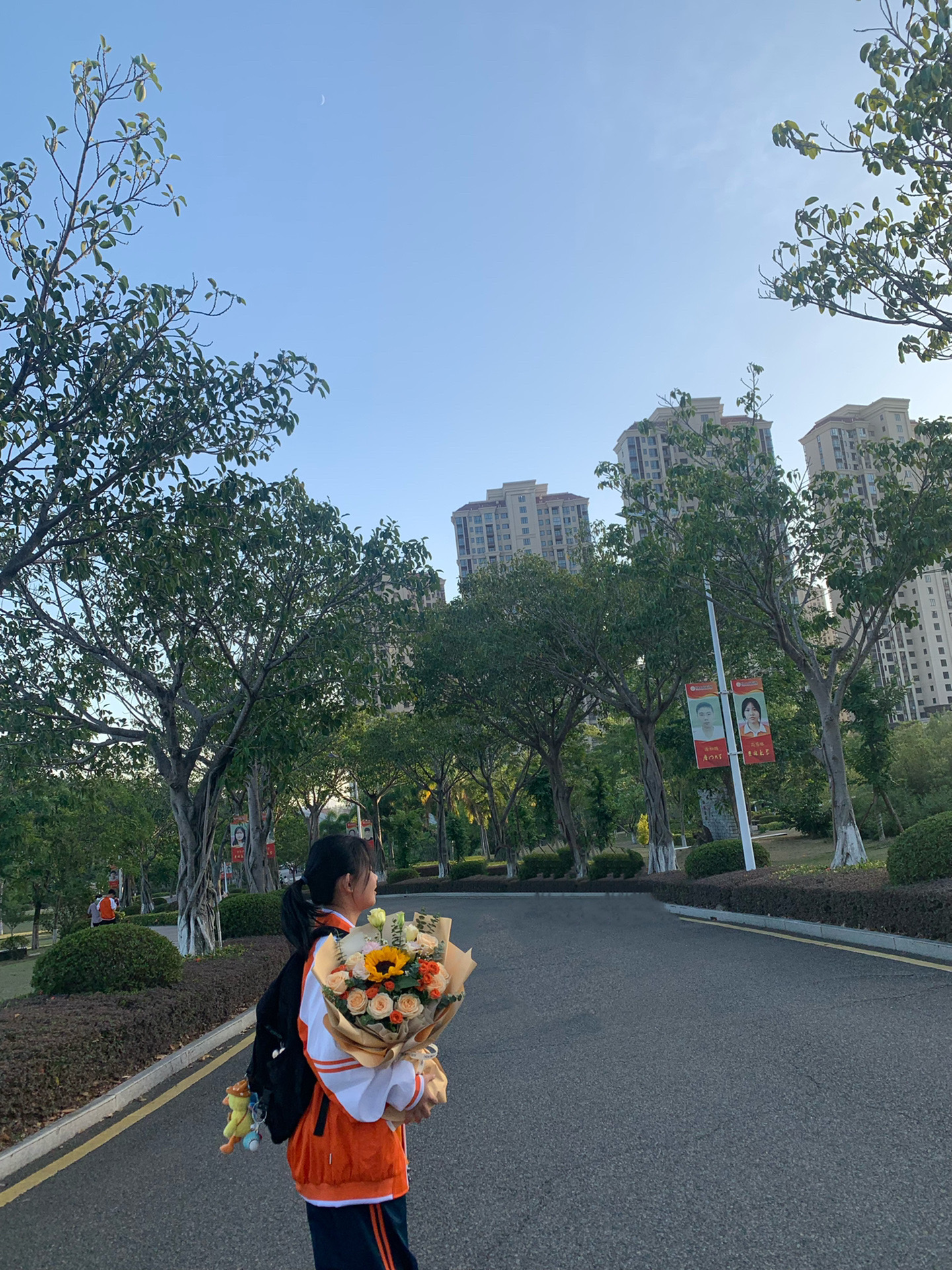 恭喜你高中毕业了
高中毕业生是最快乐的！
这暑假没有作业，不需要打工！你只管玩开