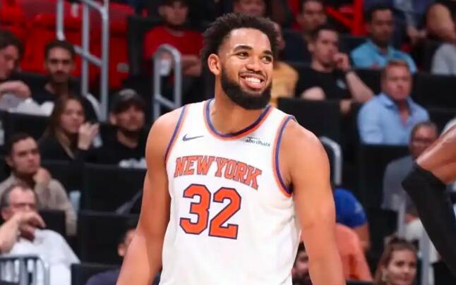 尼克斯主场143-106胜灰熊。赛后，唐斯谈队友哈特全明星言论，称想让其假期泡汤