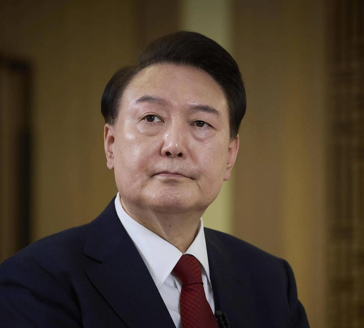 韩国人优柔寡断，当断不断，尹锡悦被拘留后，宪法法院竟然组织了 10 次辩论会都没