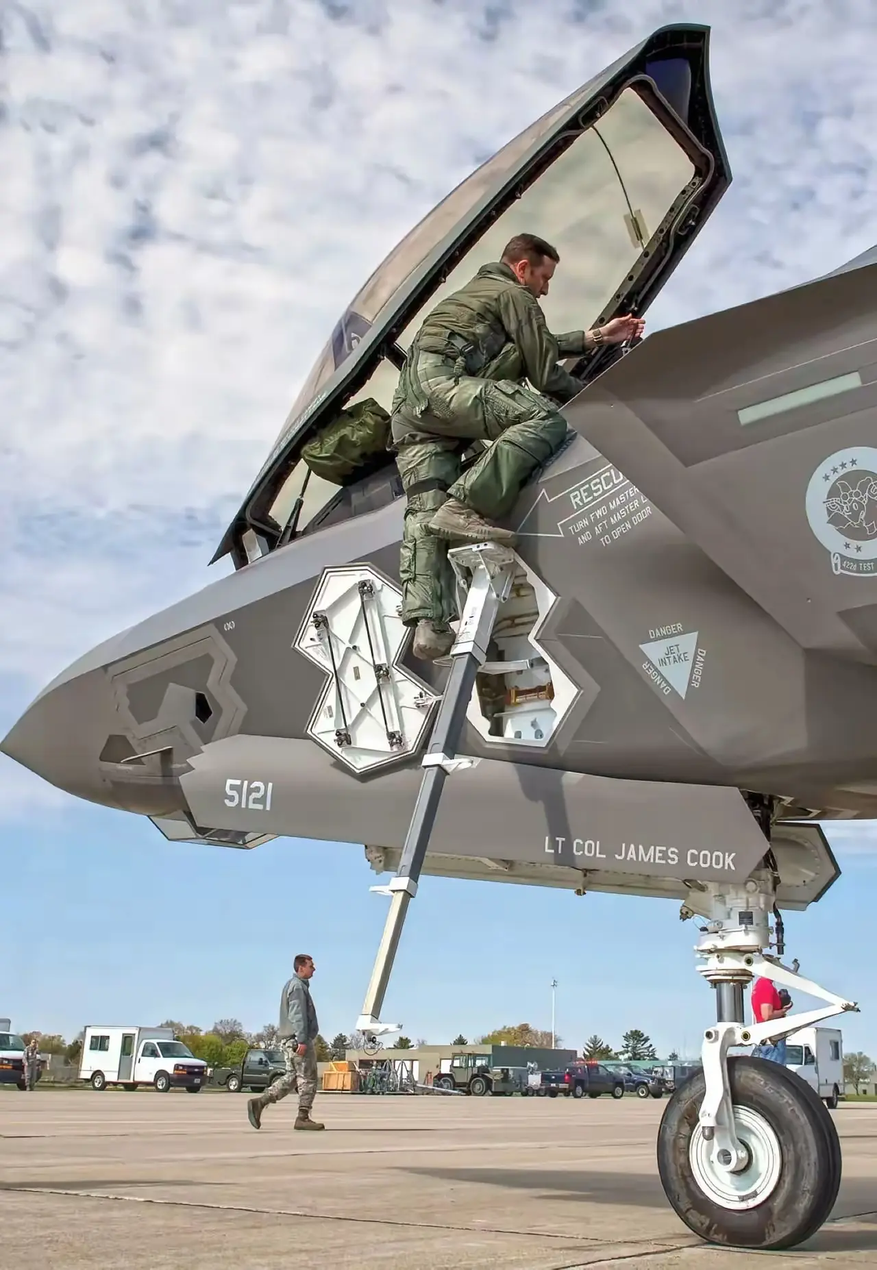 这个登机杆被誉为工业上的明珠，因为我们没有