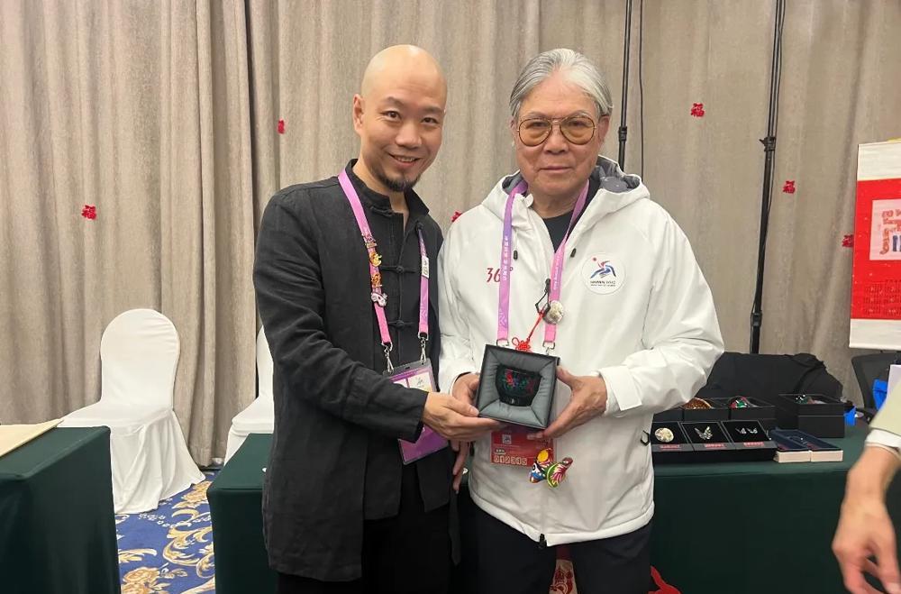 郭晶晶嫁入霍家后，公公霍震霆改变最大！

亚冬会后，霍震霆和霍启刚去当地鱼馆吃饭