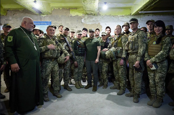 俄乌停火谈判，已经来到了最关键的时刻，但前线战场的冲突烈度，却并没有降低。在特朗