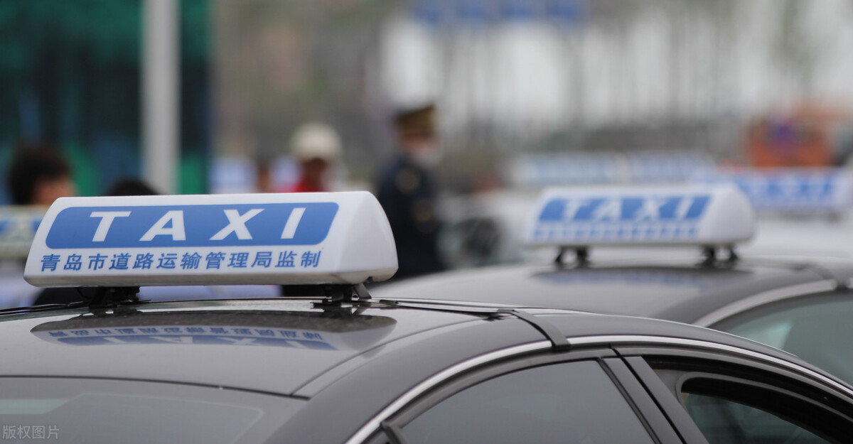 “拒开空调” “开空调要加钱” 很多人都有这样的经历。
出租车、网约车司机宁可受