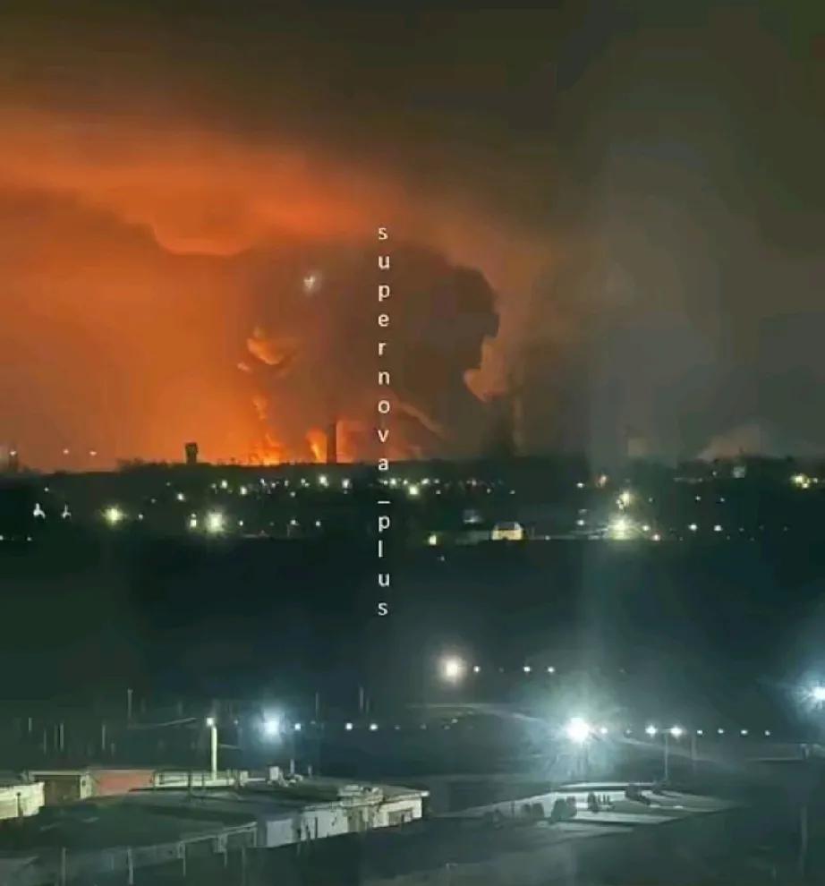 当地时间1月23日夜间，乌克兰多架远程自杀式无人机对俄罗斯梁赞的罗斯特石油炼油厂