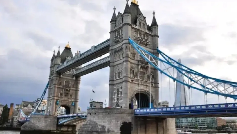 不管你信不信，英国仍旧是世界强国。
英国的五大底蕴，让它的地位不可动摇。
1.英