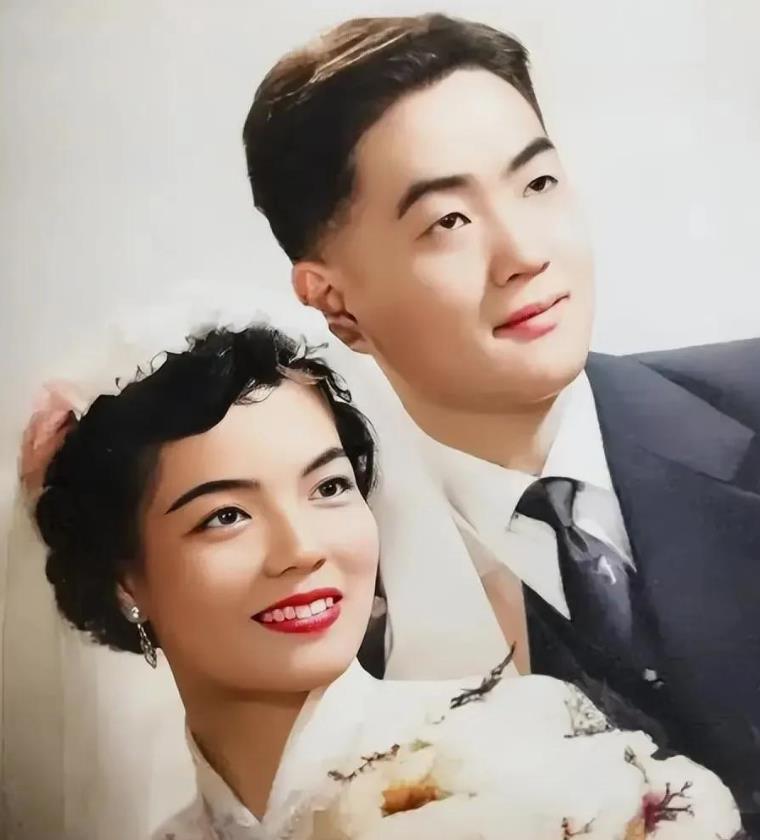 平的一个念头把遗产给子女，琼瑶一分得不到，这个失智症就开始了！上天已开始算账。