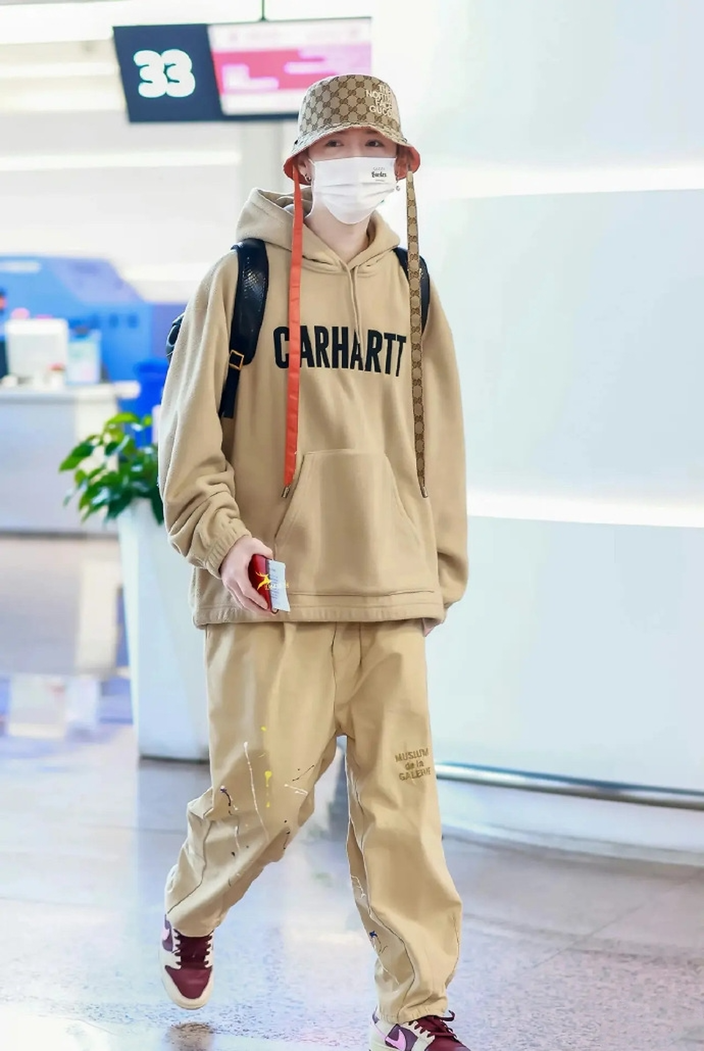 鹿晗杂志取消预售