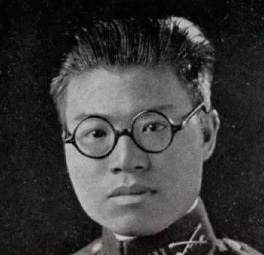 1942年，远征军副师长被俘，日军旅团长亲自看望他，劝他投降，副师长却说：“中国