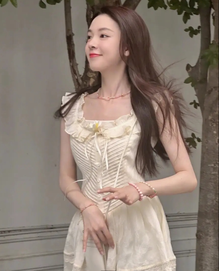 陈瑶长发飘飘，仙气十足