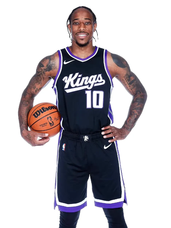 随着德罗赞连续8场20+，国王队赢麻了！

1、35岁德罗赞开赛连续8场20+，