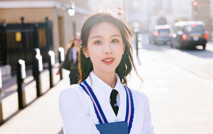 陈都灵清纯靓丽