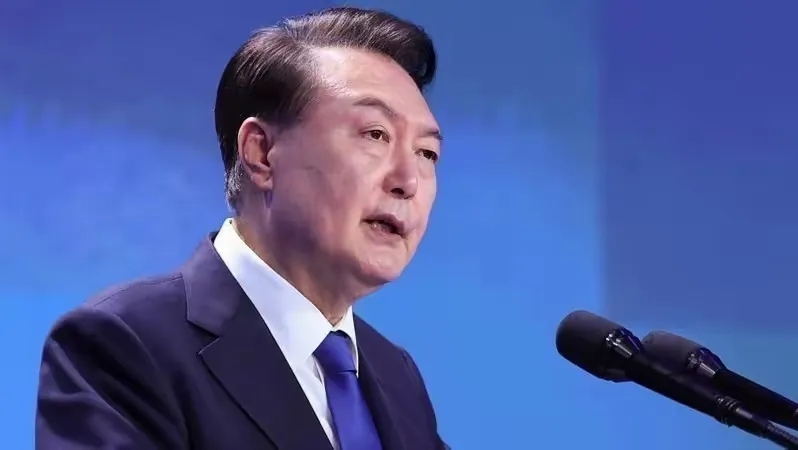 大量市民给尹统领送花圈，韩国的文化有点另类