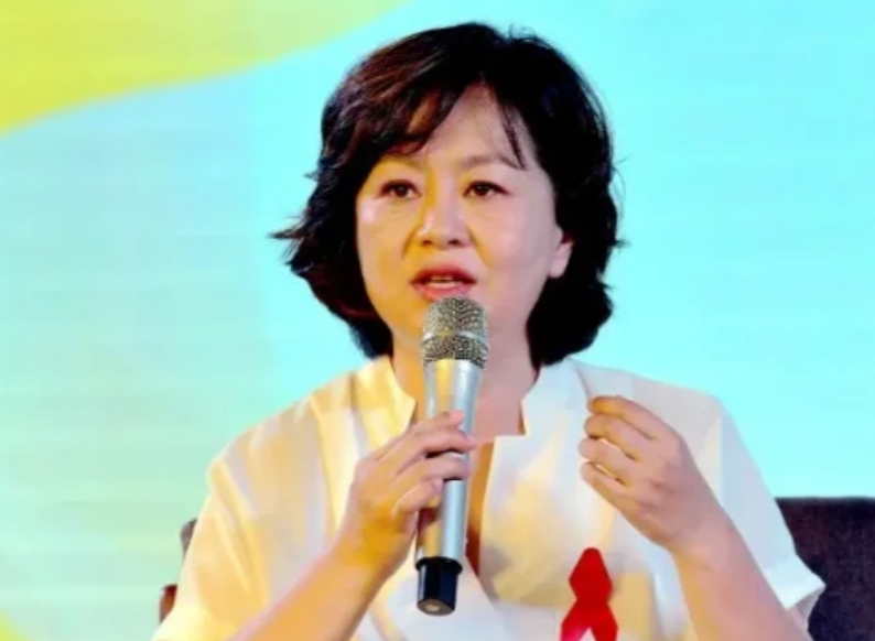 她从中专生变身央视一姐