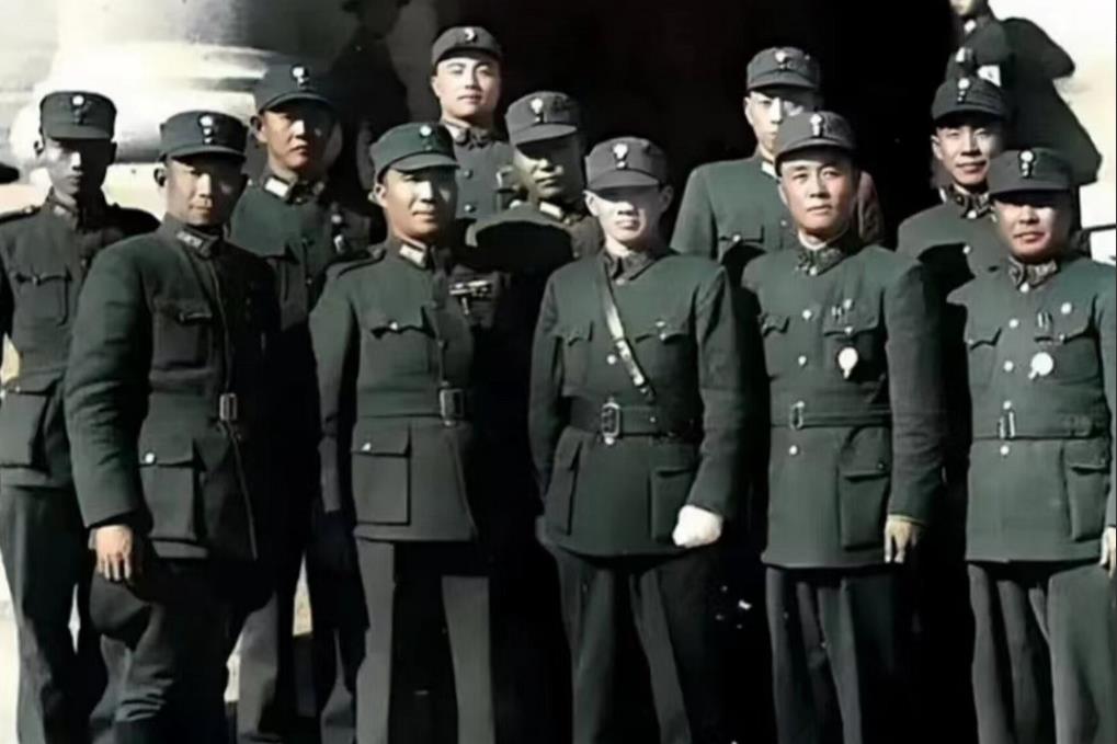 济南解放前夕，国民党中将王耀武叫来亲信张文明，说：“油库的一千多桶汽油，一定要保