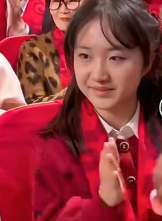 有钱就是任性，洋河集团董事长为博宝贝女儿一笑，一掷千金给女儿安排了春晚第一排的位