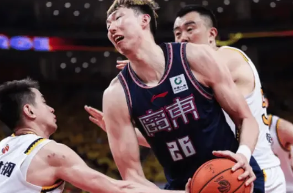 朱芳雨有点抠啊！8月24号早晨，广东男篮爆出2个惊人消息！

1、朱芳雨及其管理