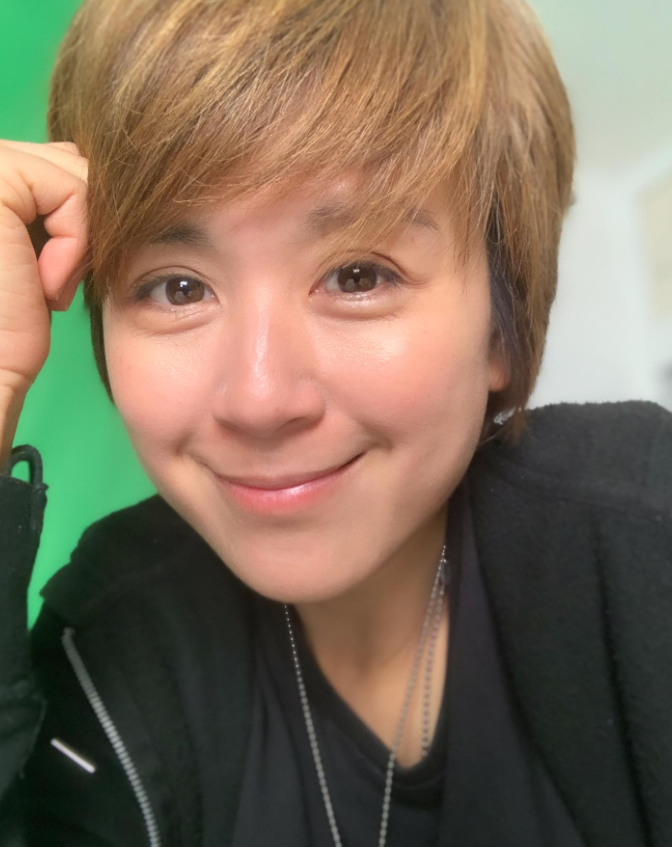 她以前香港TVB拍过很多电视剧，印象最深刻就是在电视剧《大唐双龙传》里出演师妃暄