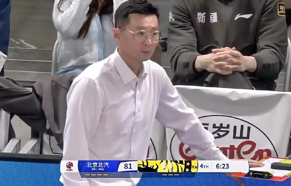 新疆又被逆转，吞两连败，刘炜还是没吸取教训啊。
客场打完广东队，接着打北京队，新