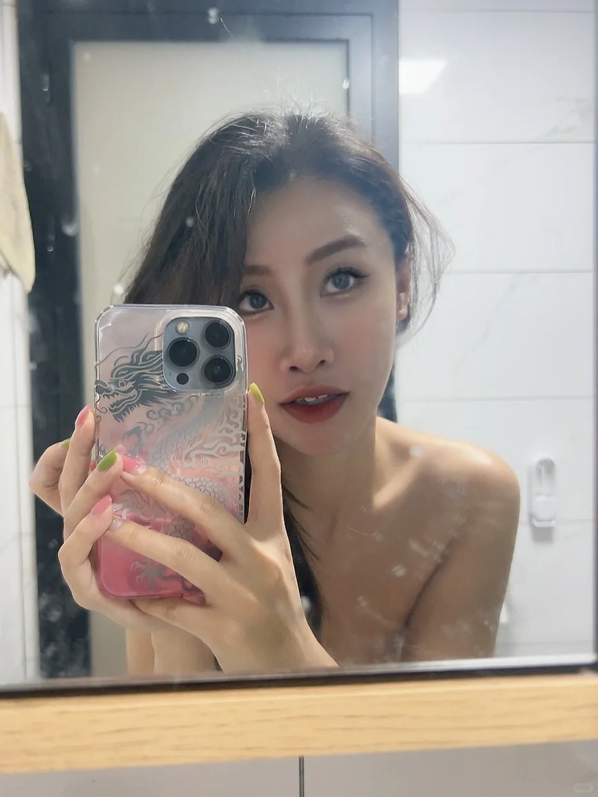 朋友圈不敢发系列
我妈说我五官没一个好看 但合在一起又挺好看😓😓