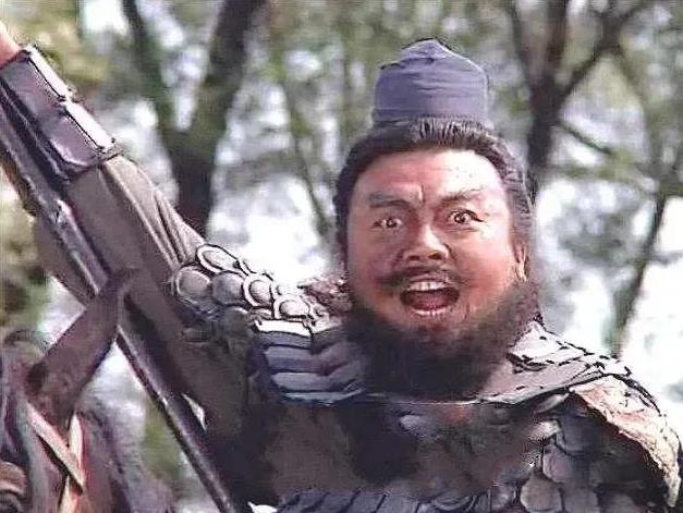 张飞看了吕布一眼，觉得可以打
五百回合之后，张飞就奇怪了，明明吕布战斗力100，