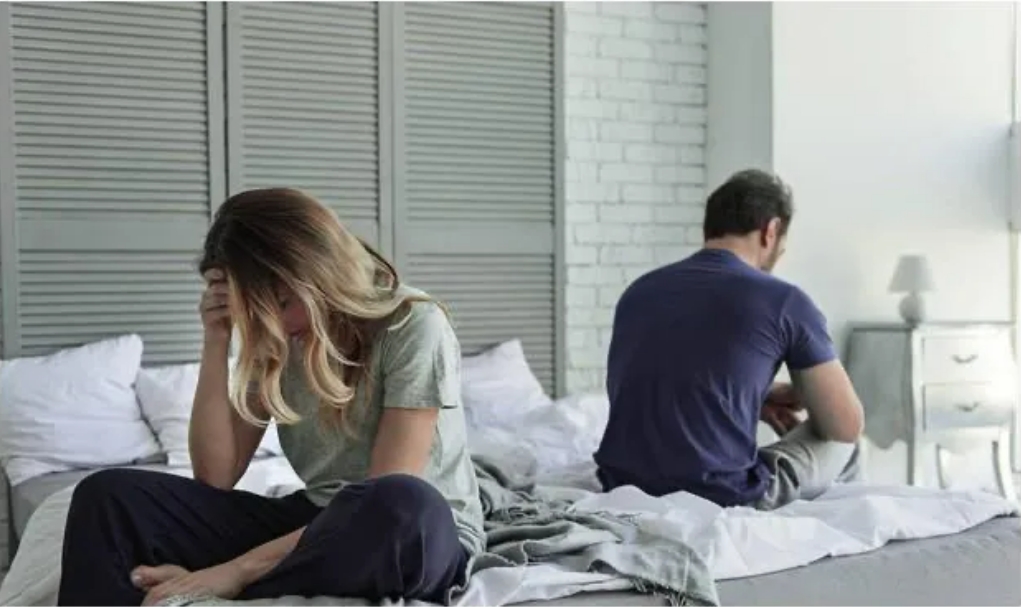 不可思议！一女子和情夫的事情暴露后，丈夫去找情夫，被情夫开车撞倒后不治身亡。没想