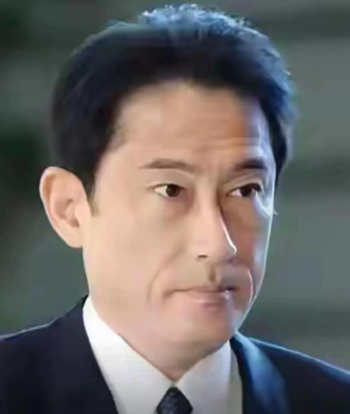 日本政坛风云突变，岸田文雄首相离职传闻沸沸扬扬，是政绩黯淡的黯然离场，还是战略调