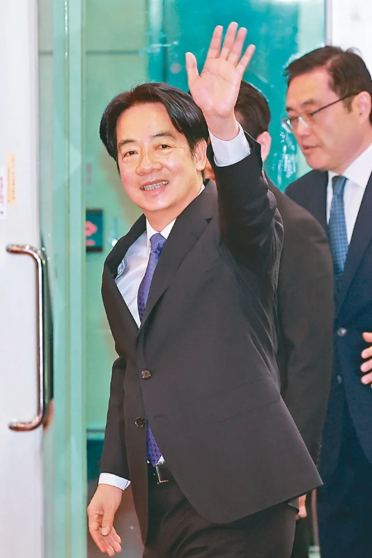怕大陆2025年对台出手？赖清德今天元旦讲话，没敢再重复两岸“互不隶属”的“新国